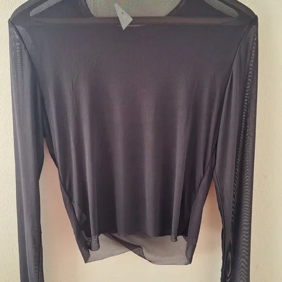 Sheer Mesh sleeved top.  Distressed w/graphic of skull.  NWT. Women's Large - Picture 3 of 4
